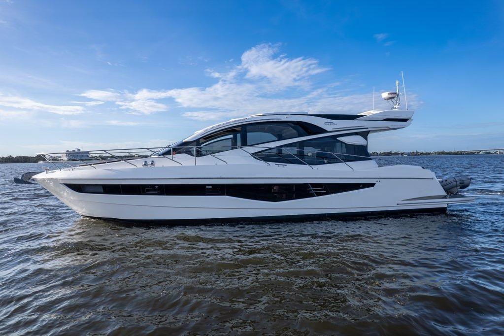 2017 GALEON 560 SKY